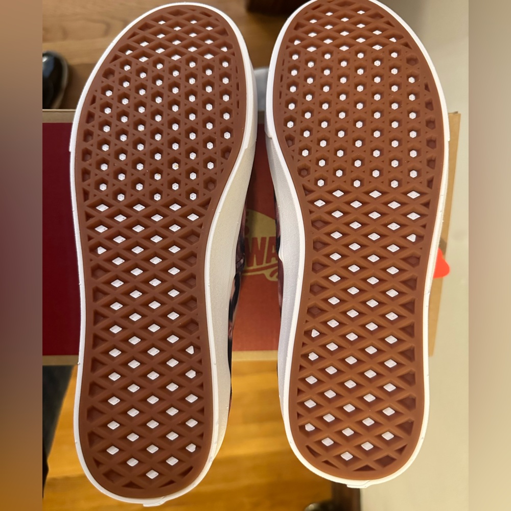 Vans - Picture 4 of 5